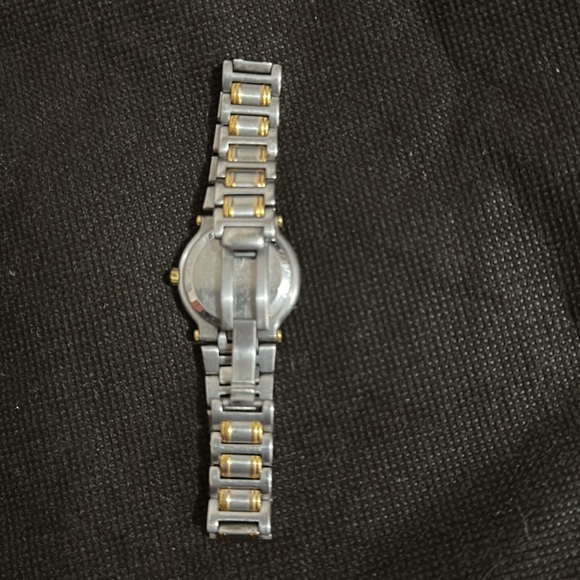 Gucci womens vintage watch - Picture 2 of 3